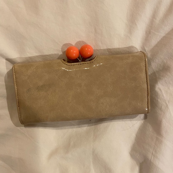 Tan Clutch/Wallet - Picture 6 of 6